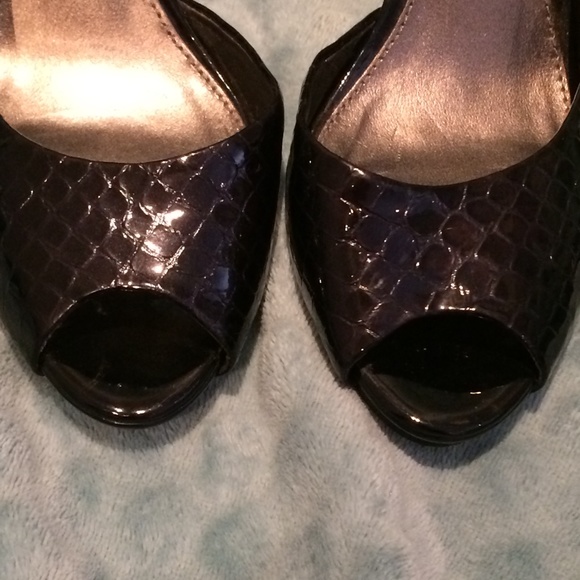 Liz Clairbone - Dark Brown Crocodile Pattern Shoes - Picture 3 of 6